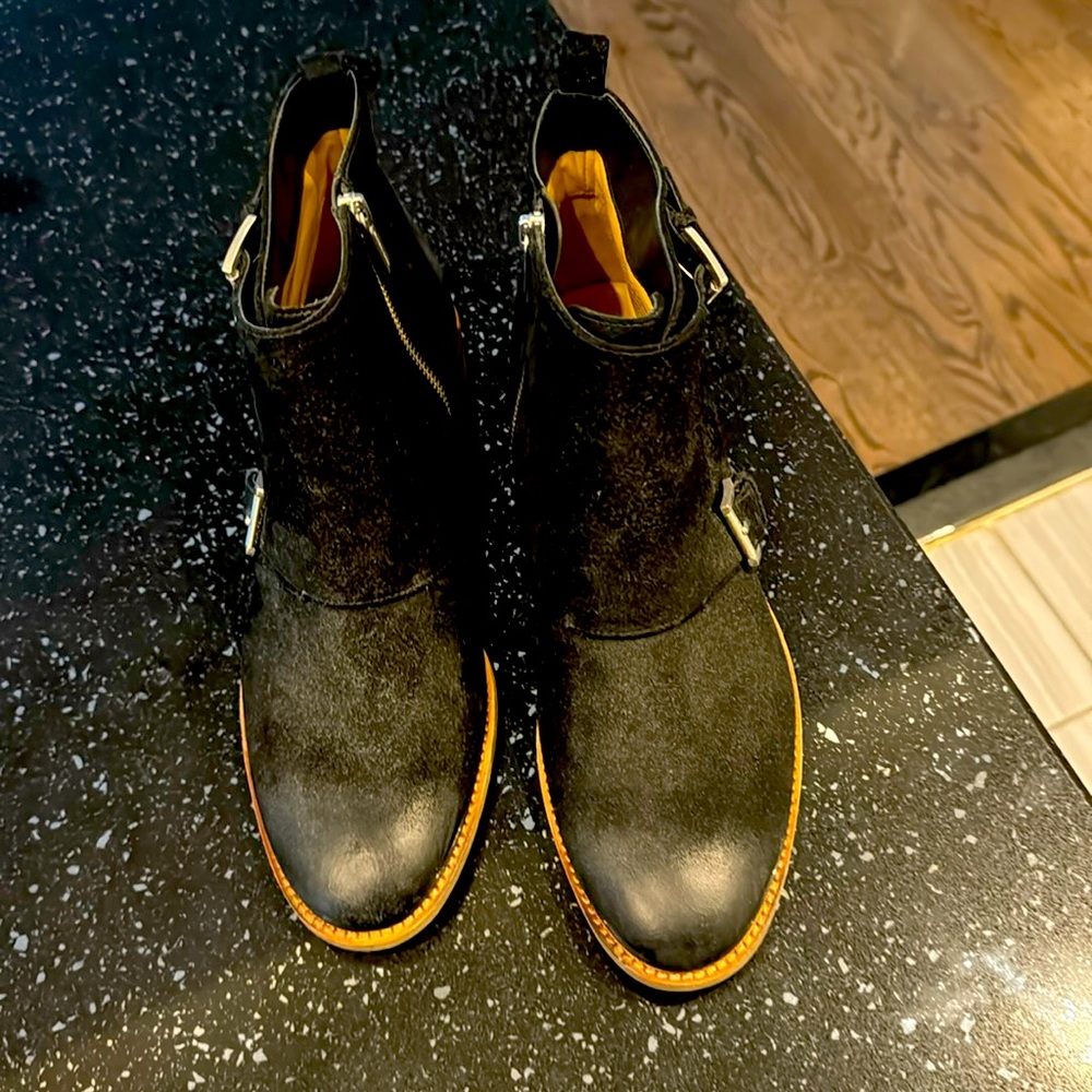 Womans suede booties